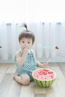 小雨在吃瓜,一场甜蜜的吃瓜之旅